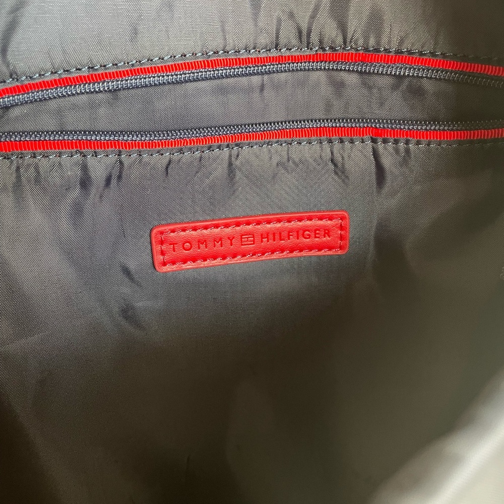 Tommy Hilfiger Quilted Puffer Backpack Arianna Medium Dome - Picture 7 of 11